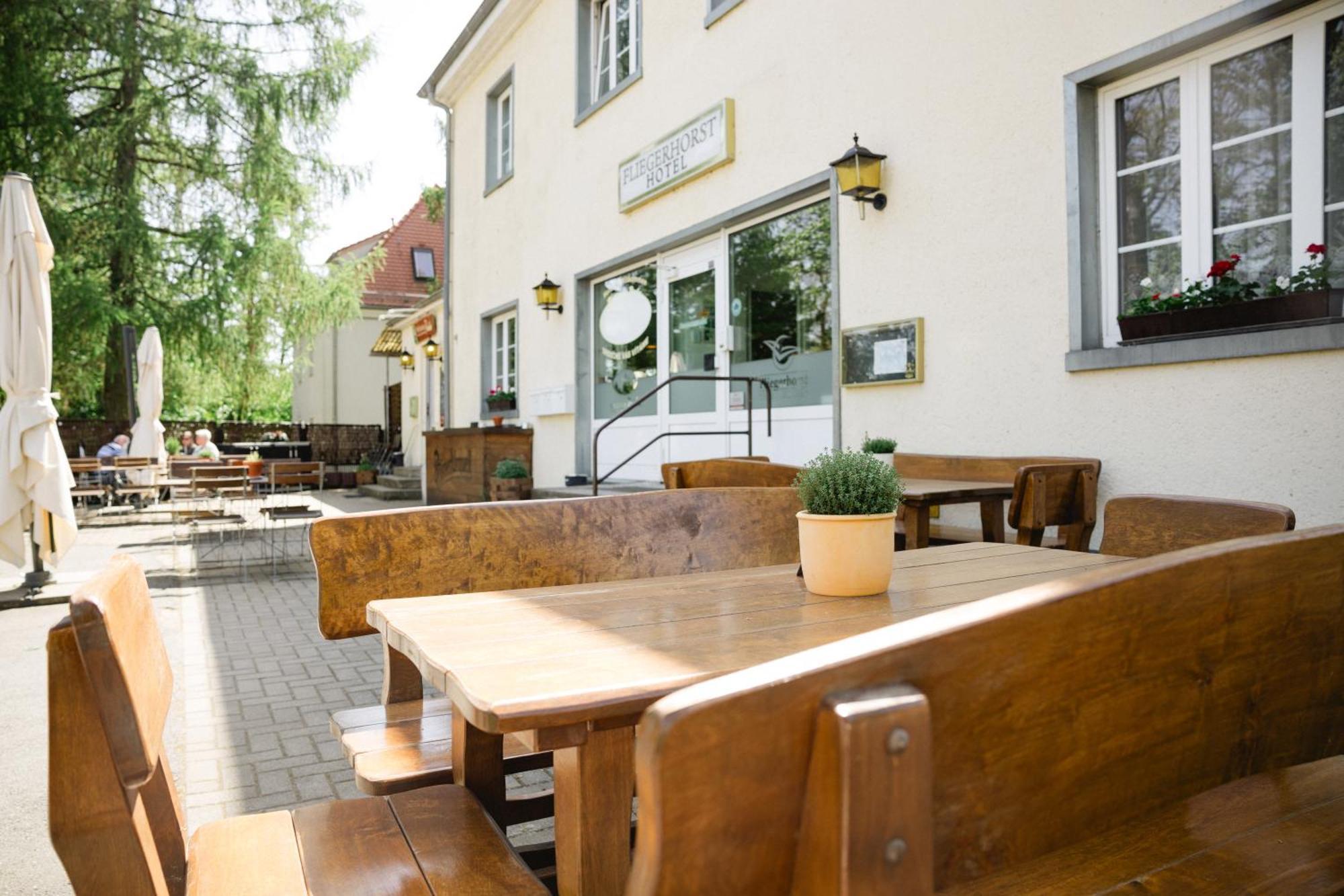 Hotel Fliegerhorst Dresda Esterno foto