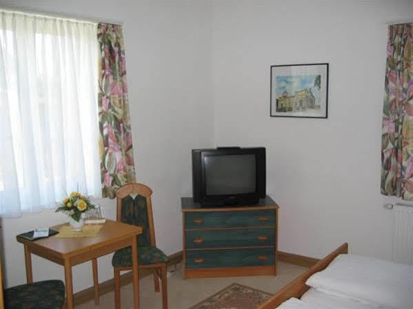Hotel Fliegerhorst Dresda Esterno foto