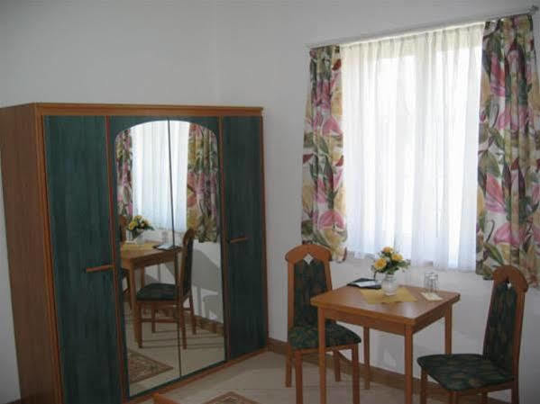 Hotel Fliegerhorst Dresda Esterno foto